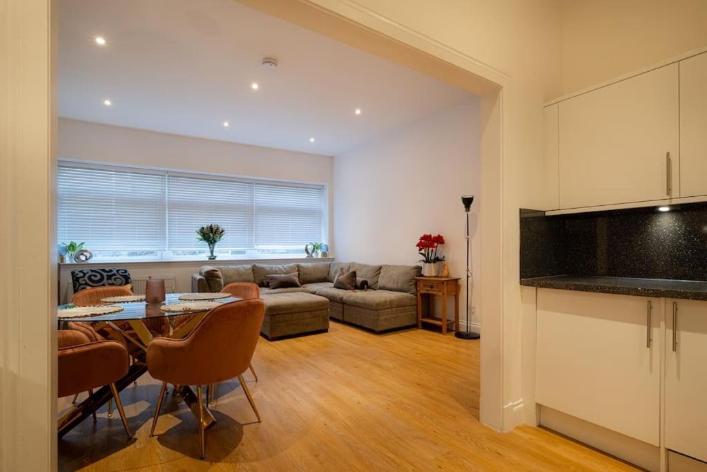 2 Bed 2 Bath Spacious Apartment In Central Aberdeen Exterior photo